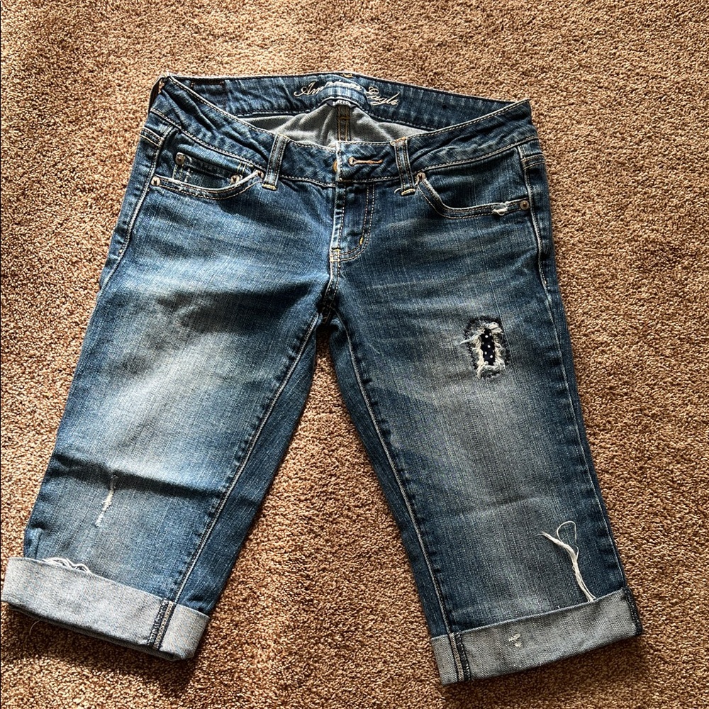 3/20$ American Eagle Outfitters Blue Cropped Jeans